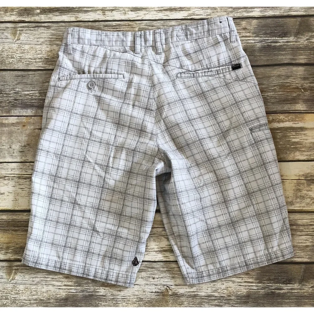 Volcom Mens White and Gray Striped Shorts Size 30 Flat Front Skateboard Y2K